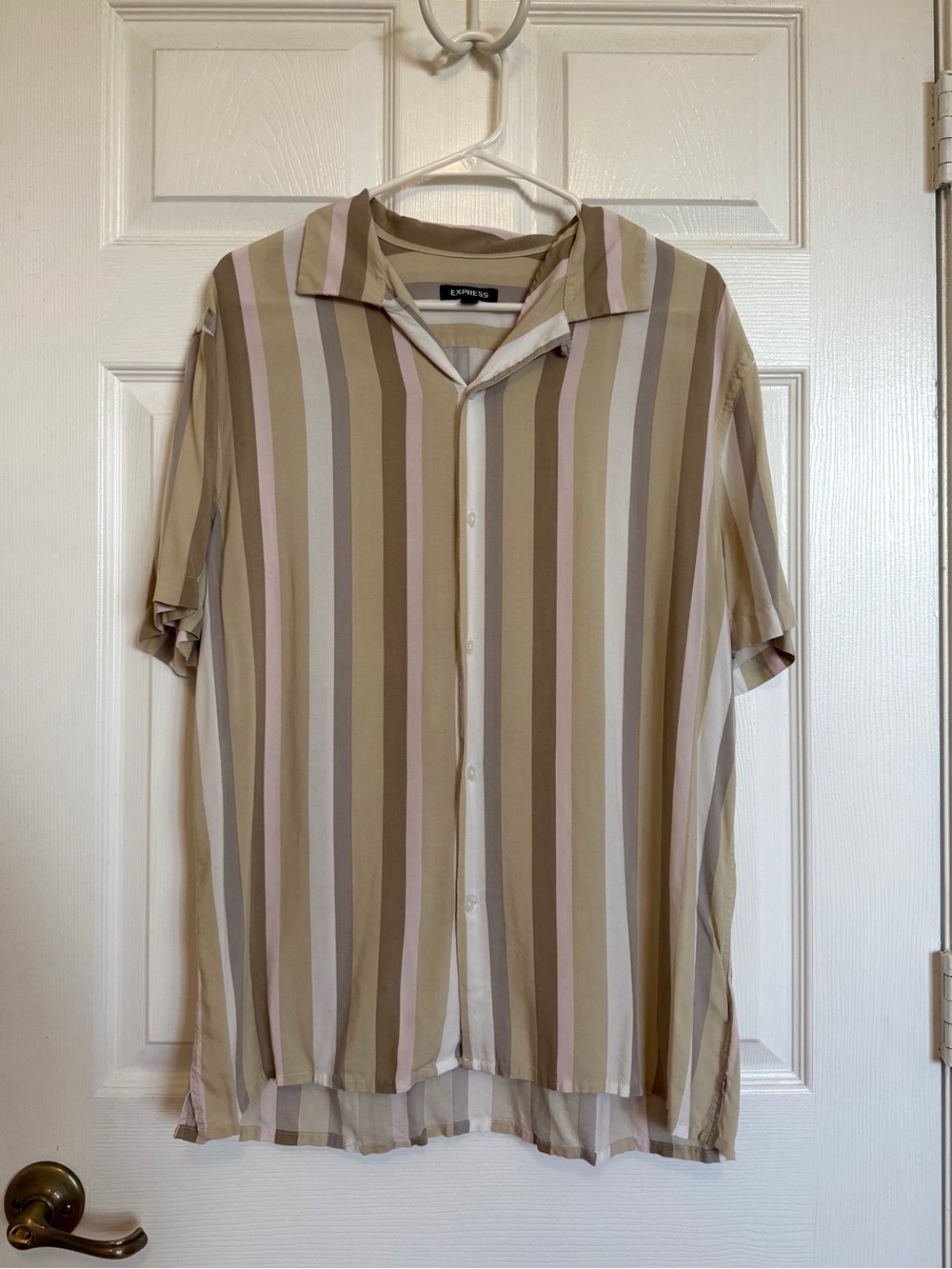 Express Men’s Beige and Pink Striped Short Sleeve Resort Shirt Size L